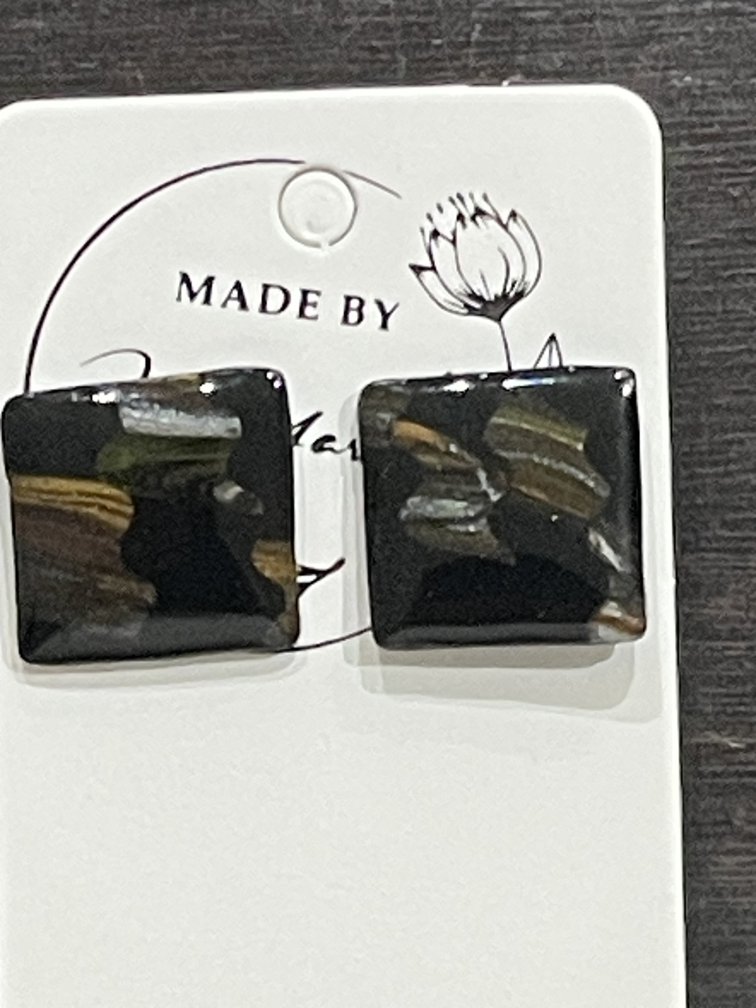 Earrings Black square stud